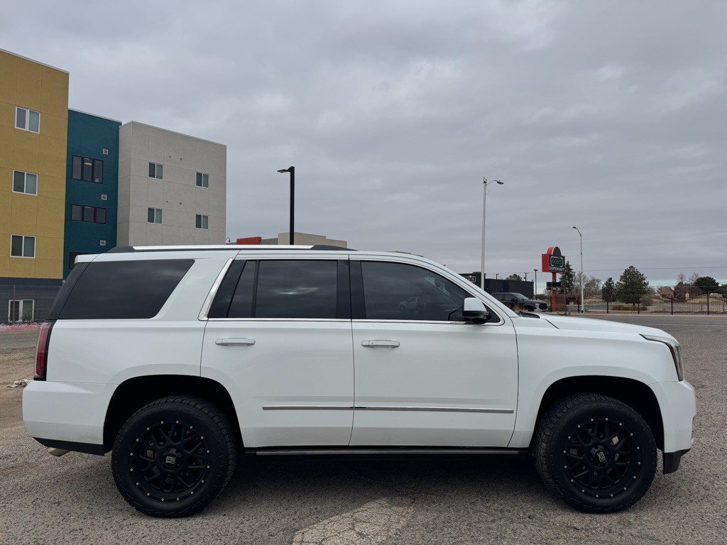 2017 GMC Yukon Image 2