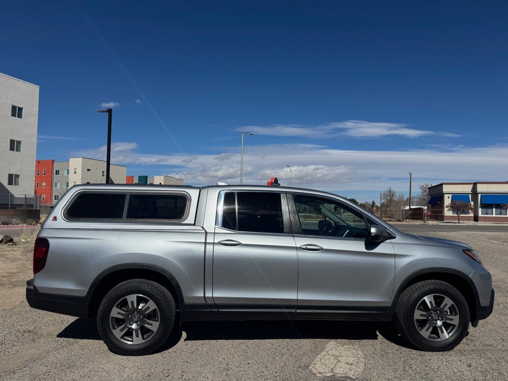 2017 Honda Ridgeline Image 2