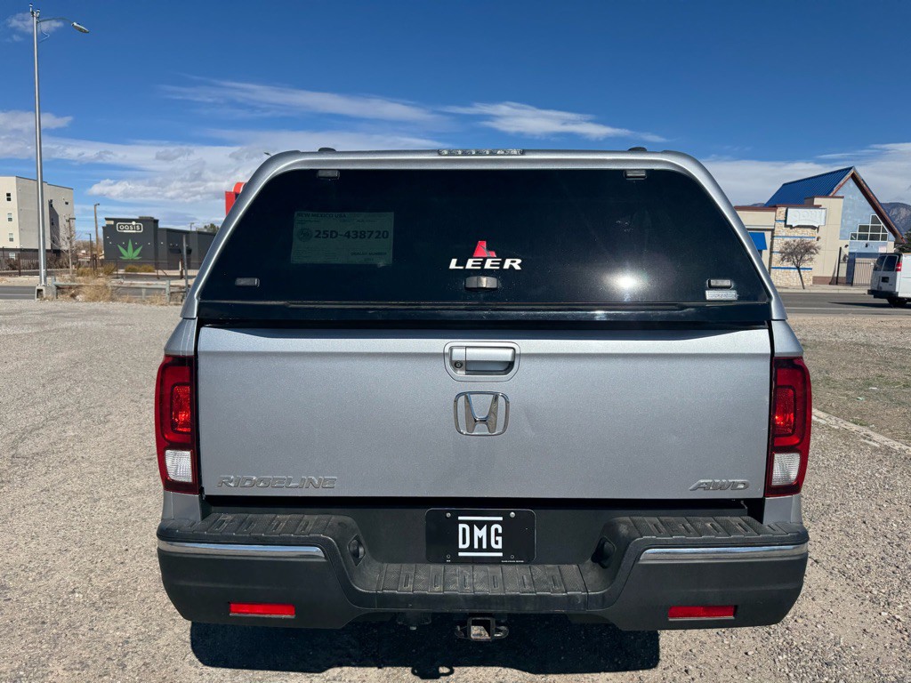 2017 Honda Ridgeline Image 8