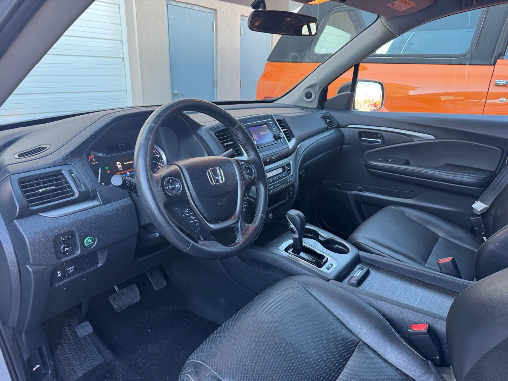 2017 Honda Ridgeline Image 9