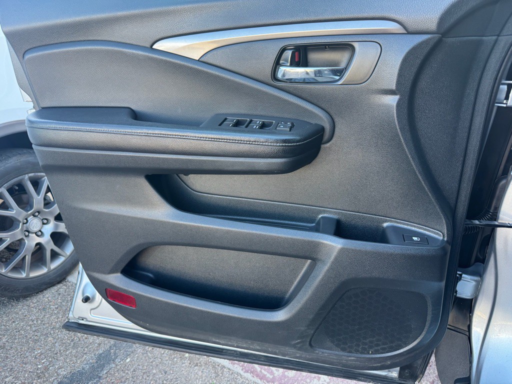 2017 Honda Ridgeline Image 16