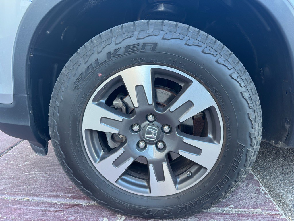 2017 Honda Ridgeline Image 17