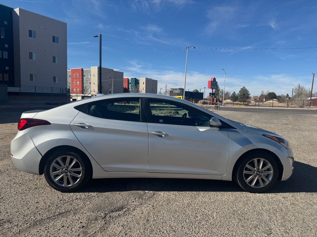 2016 Hyundai Elantra Image 2