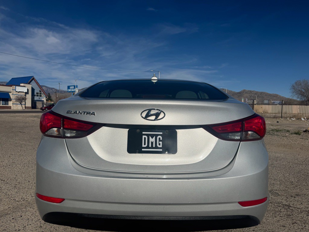 2016 Hyundai Elantra Image 8