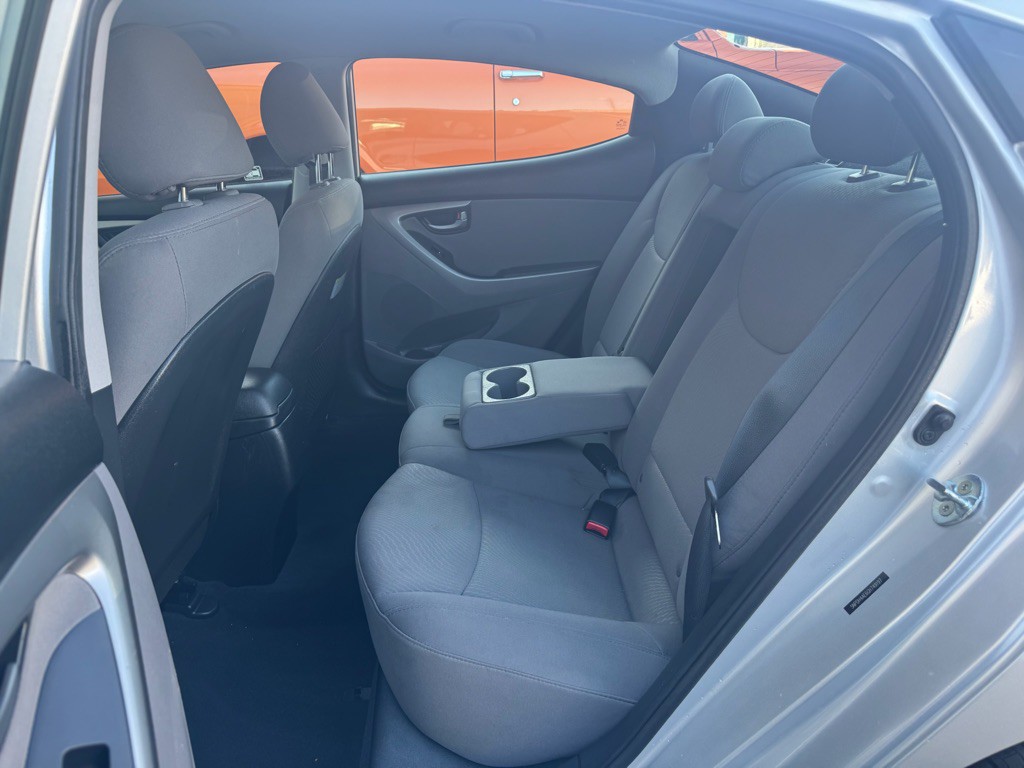 2016 Hyundai Elantra Image 11