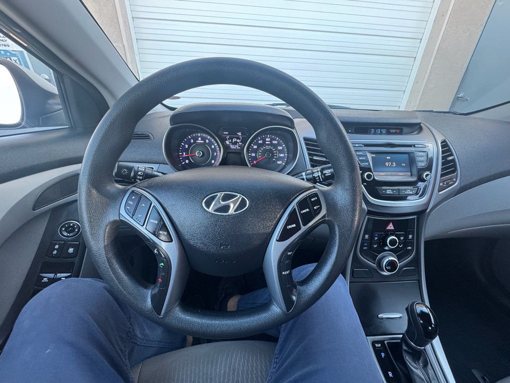 2016 Hyundai Elantra Image 14