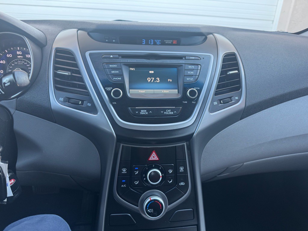 2016 Hyundai Elantra Image 15