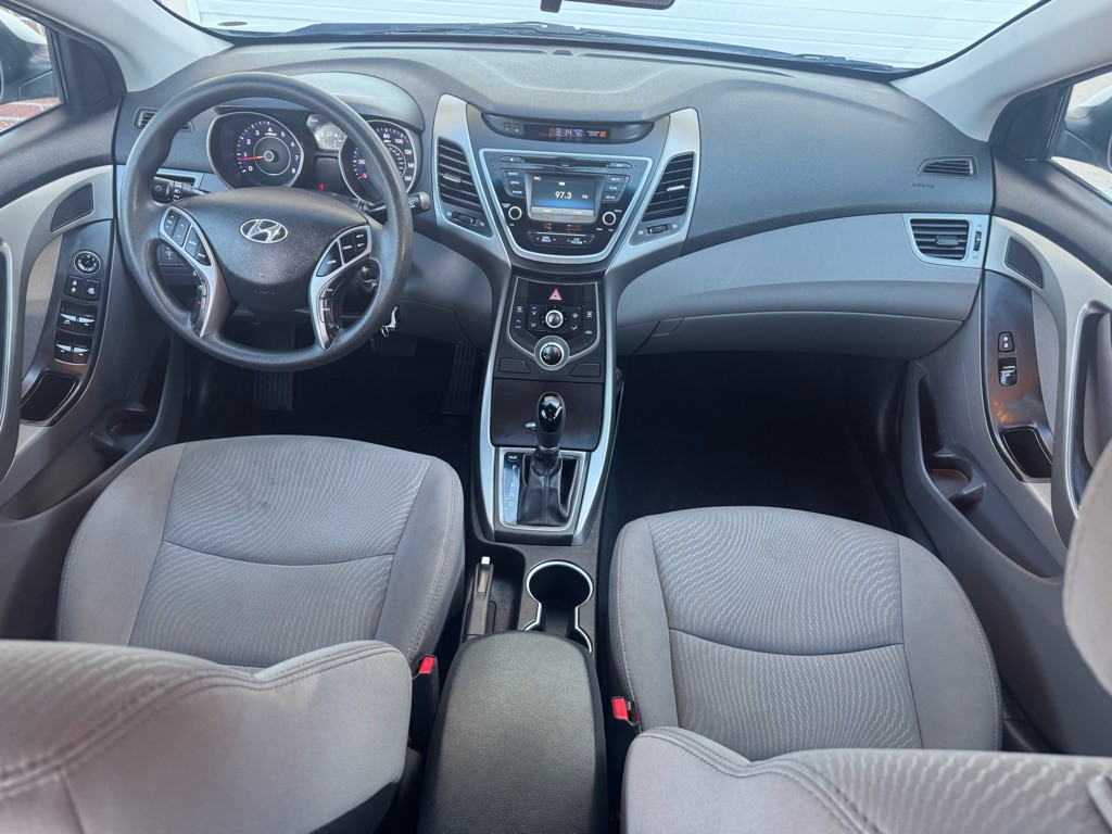 2016 Hyundai Elantra Image 16