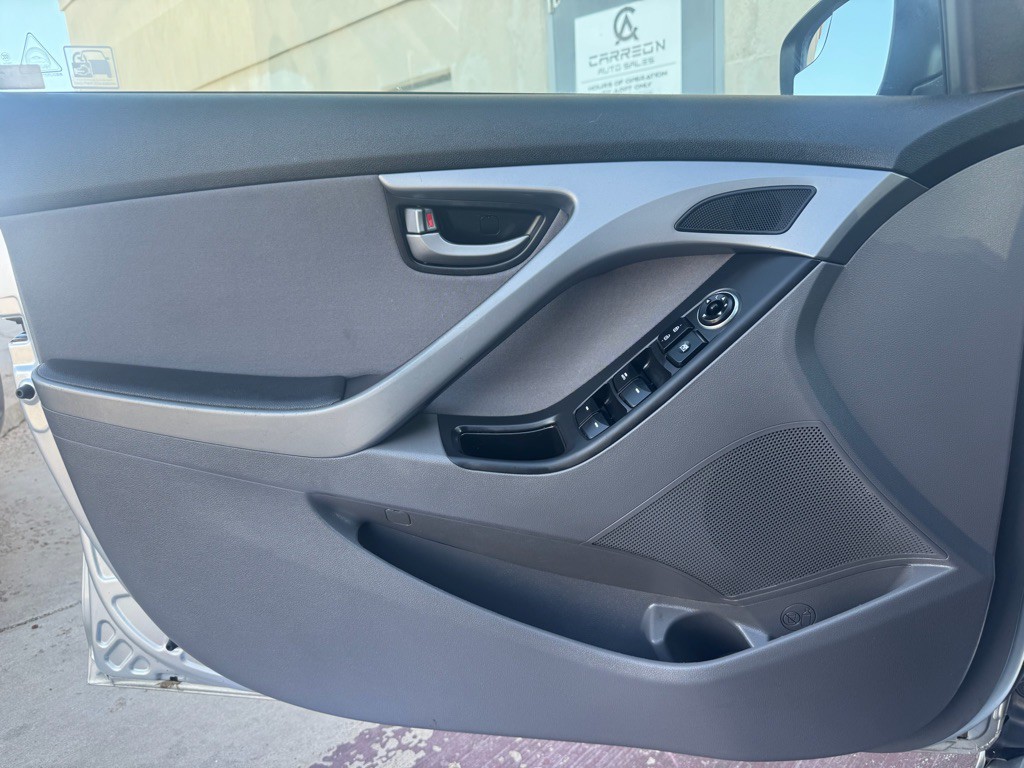 2016 Hyundai Elantra Image 18