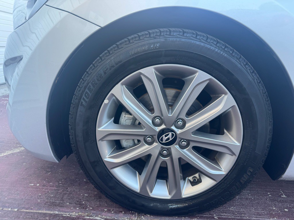 2016 Hyundai Elantra Image 19