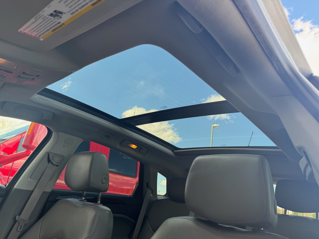 2010 Cadillac SRX Image 16