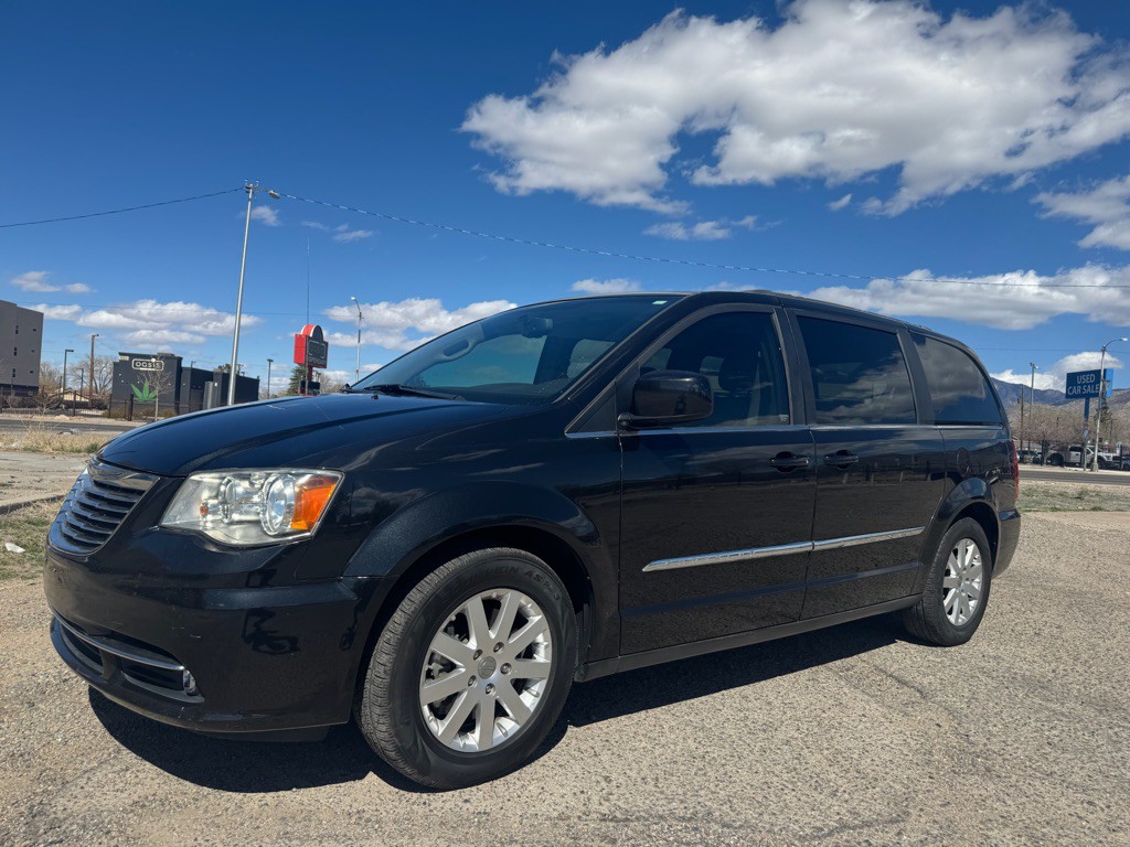 2013 Chrysler Town & Country Image 5