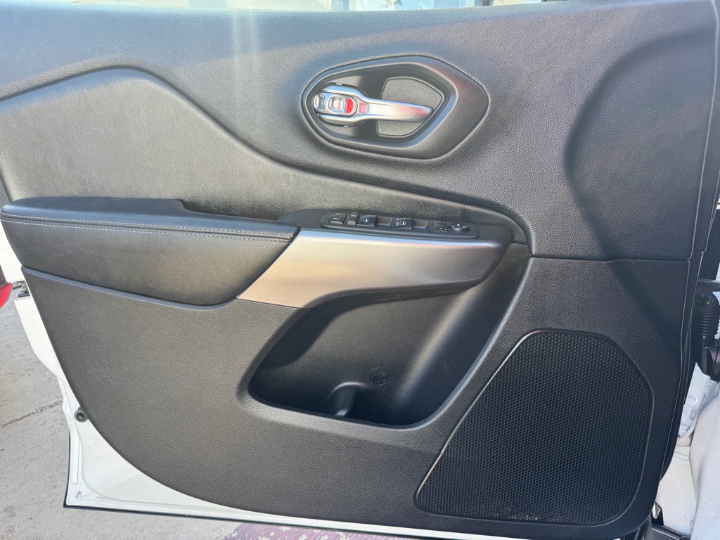 2019 Jeep Cherokee Image 17