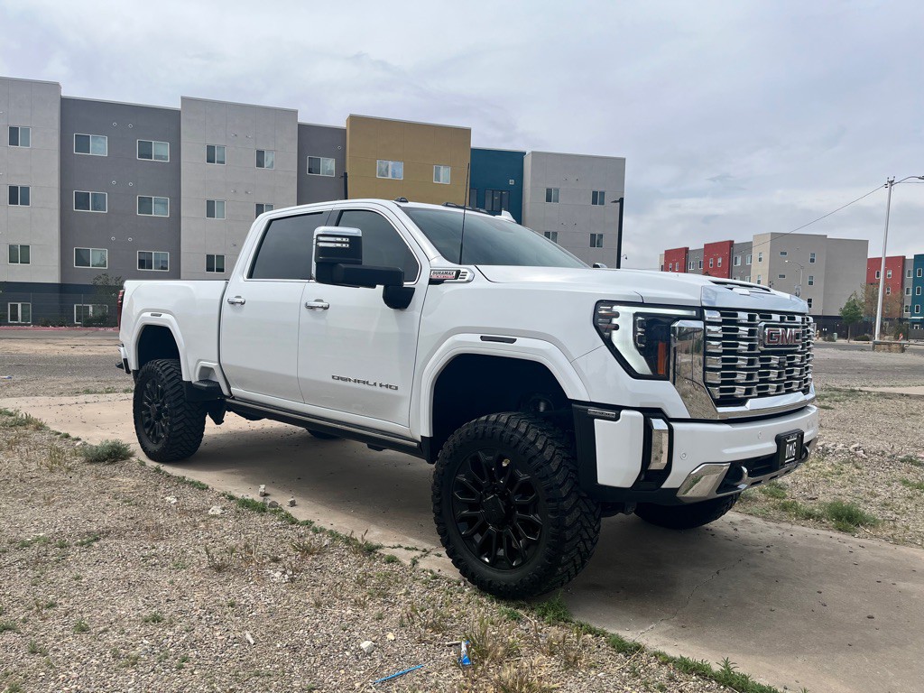 2024 GMC Sierra Image 1
