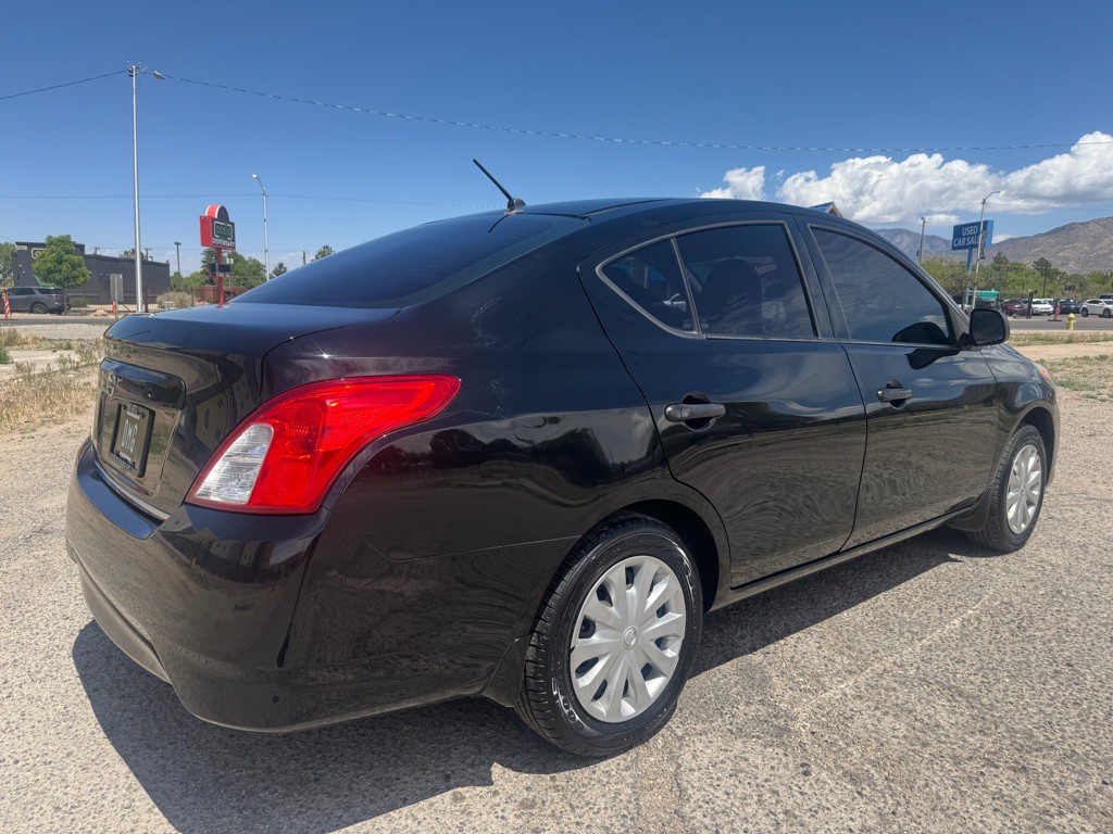 2015 Nissan Versa Image 3