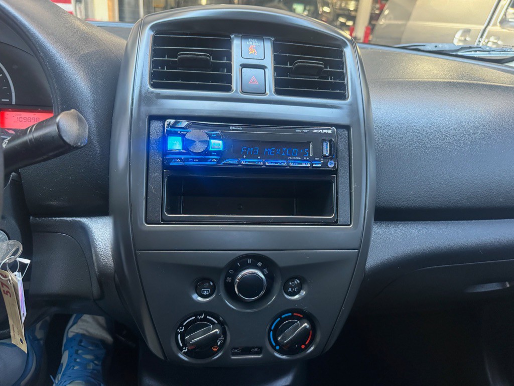 2015 Nissan Versa Image 13