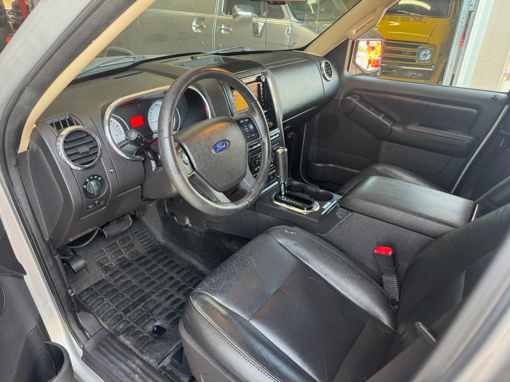 2010 Ford Explorer Image 9