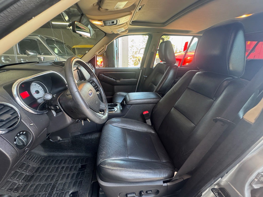 2010 Ford Explorer Image 10