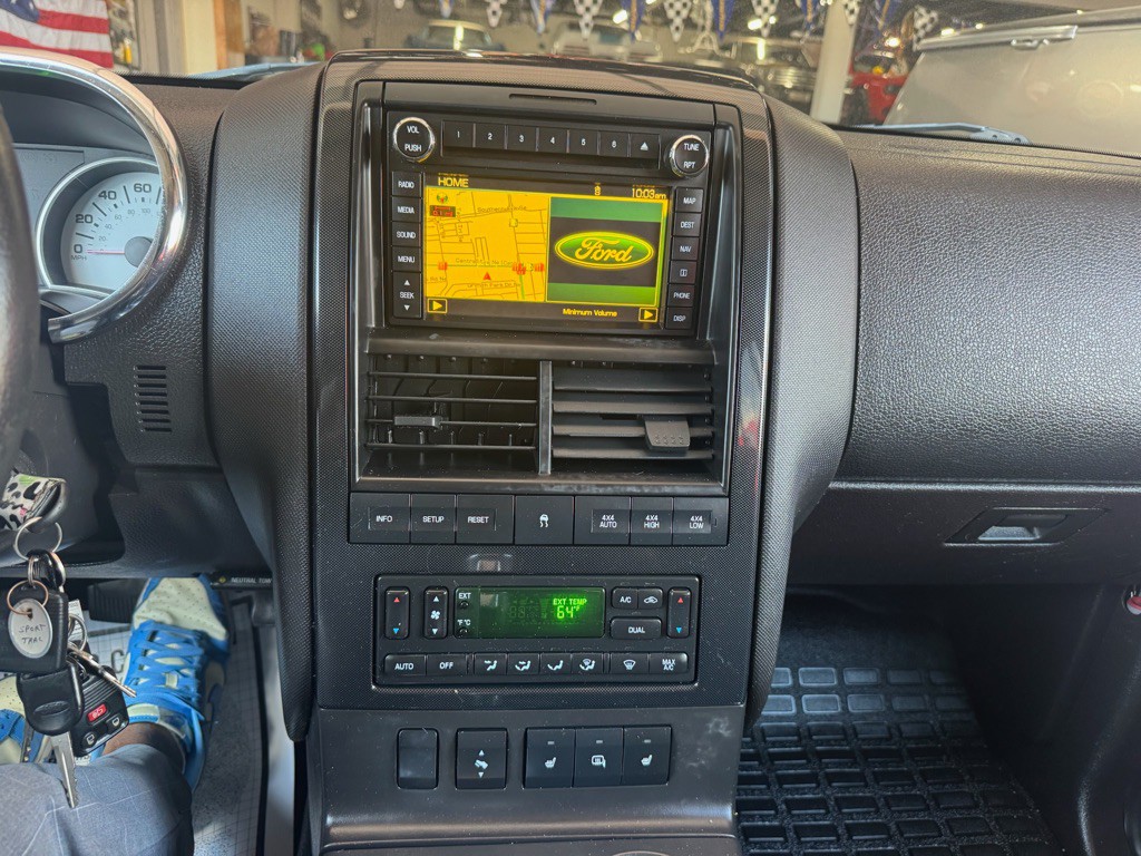 2010 Ford Explorer Image 13