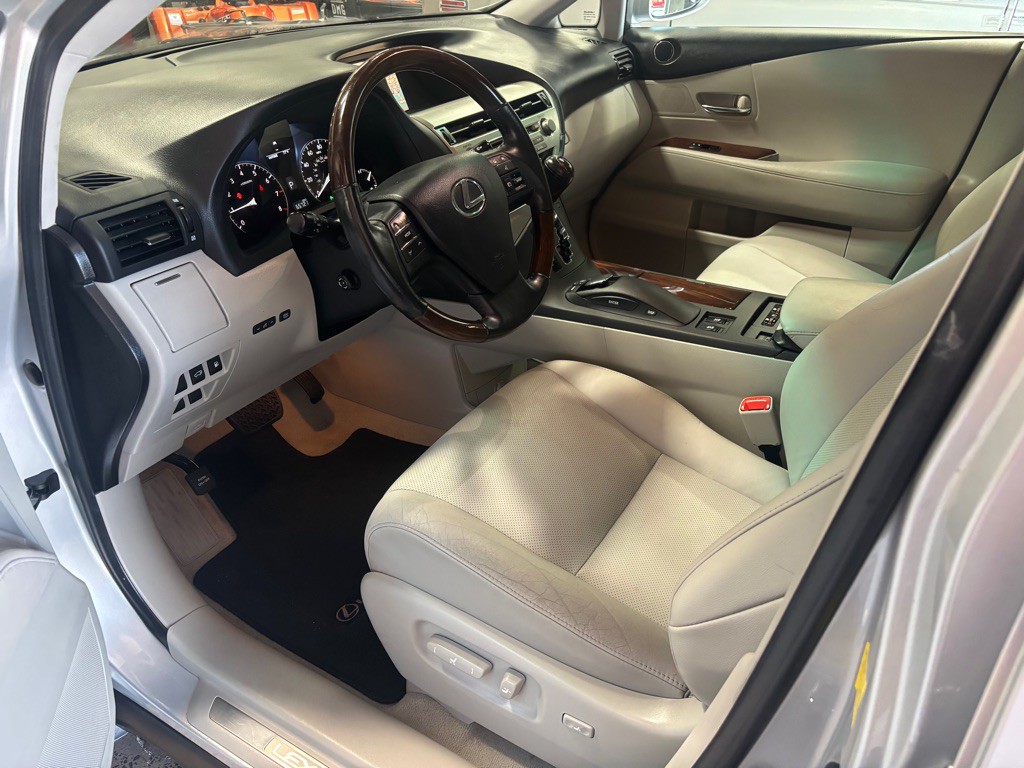 2011 Lexus RX Image 9