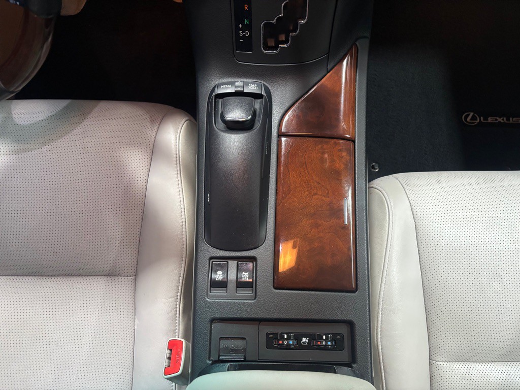 2011 Lexus RX Image 16