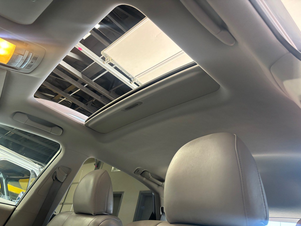 2011 Lexus RX Image 17
