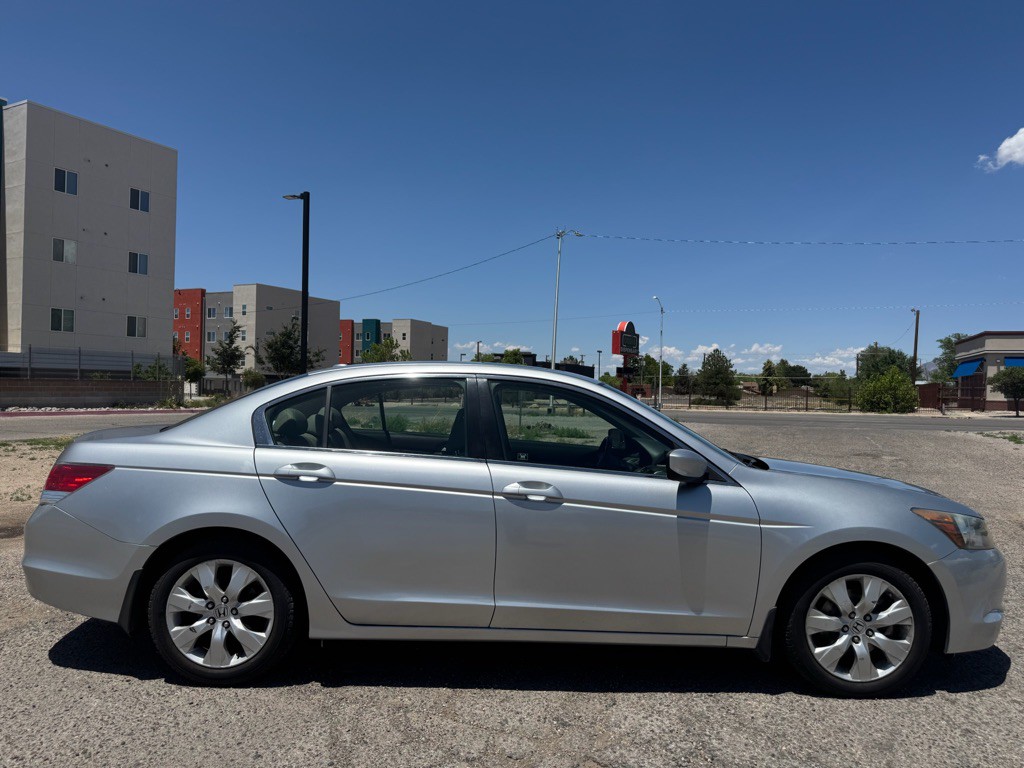 2009 Honda Accord Image 2