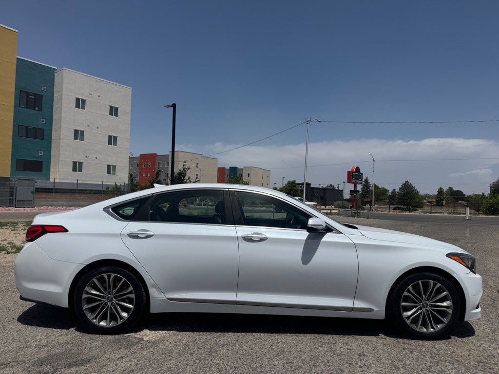 2015 Hyundai Genesis Image 2