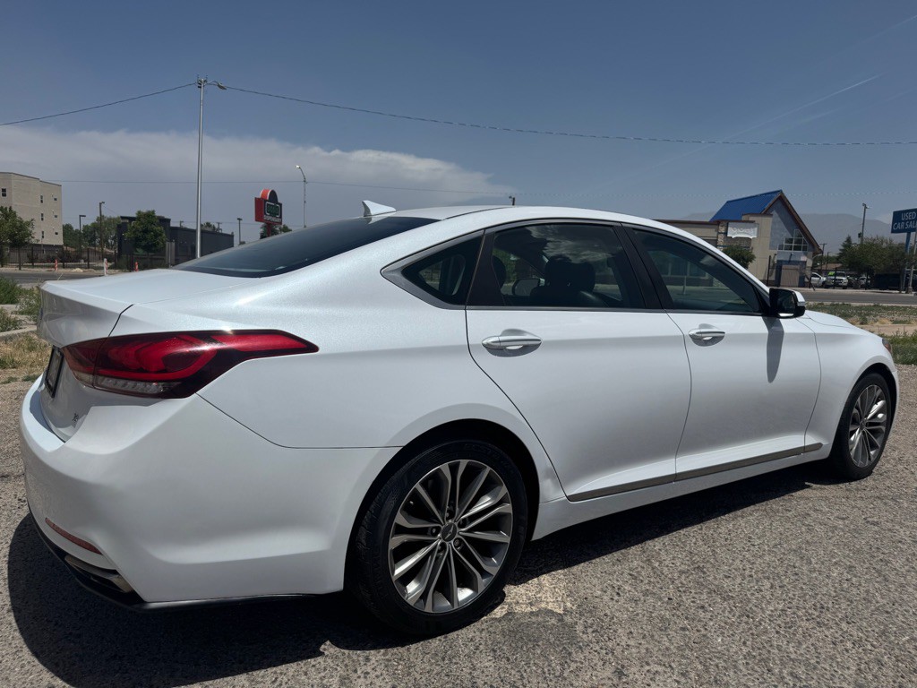 2015 Hyundai Genesis Image 3