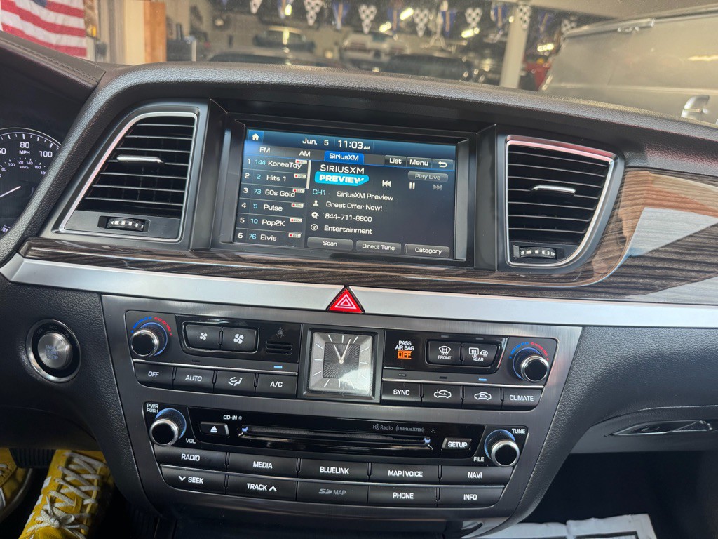 2015 Hyundai Genesis Image 14