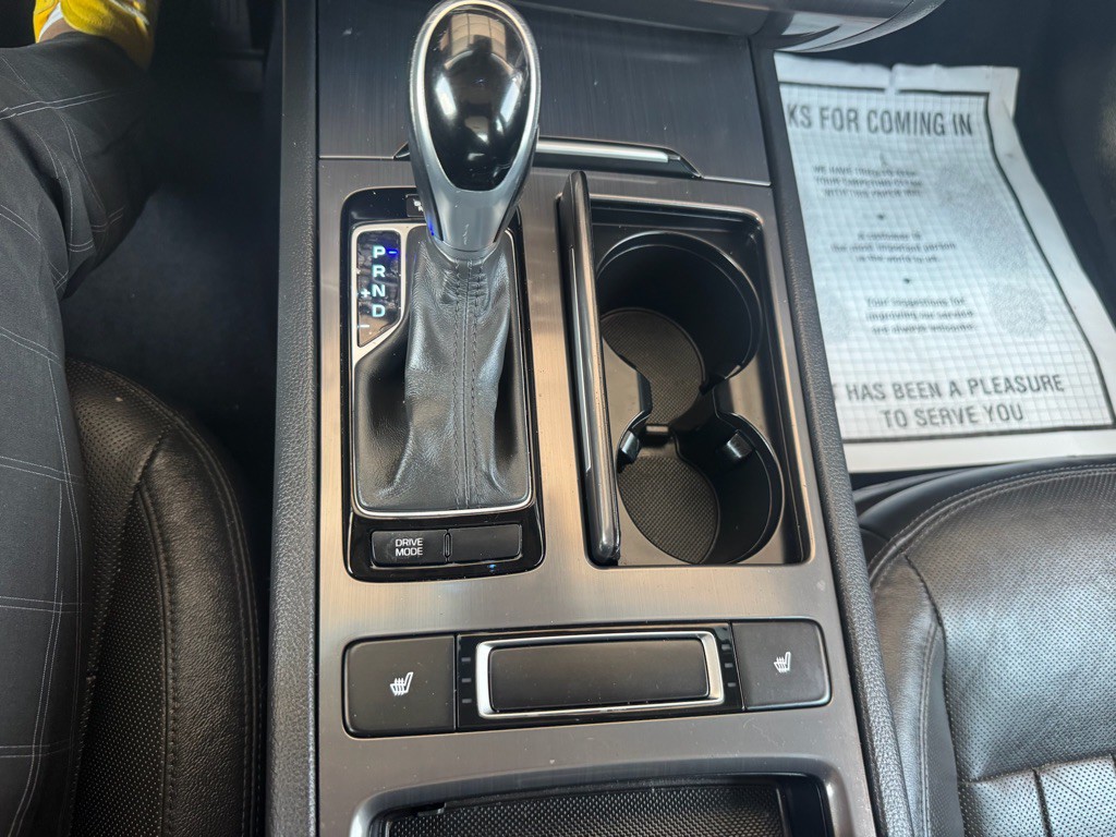 2015 Hyundai Genesis Image 16
