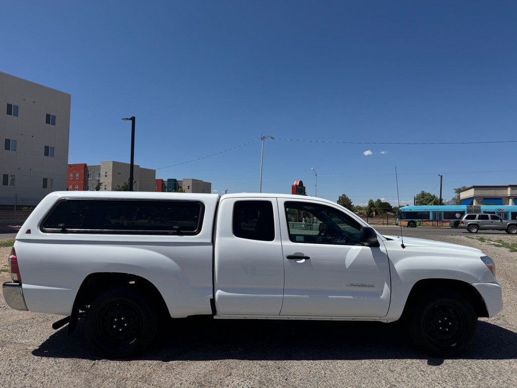 2013 Toyota Tacoma Image 2