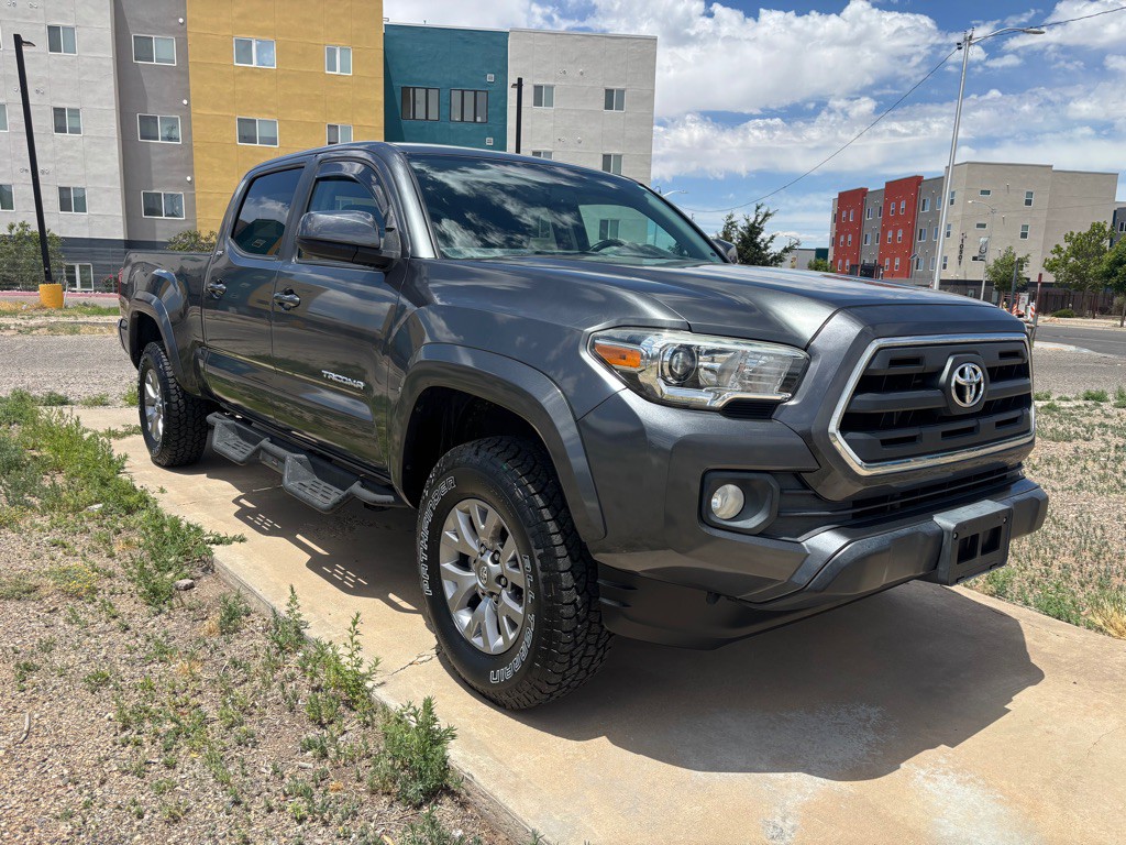 2017 Toyota Tacoma Image 1