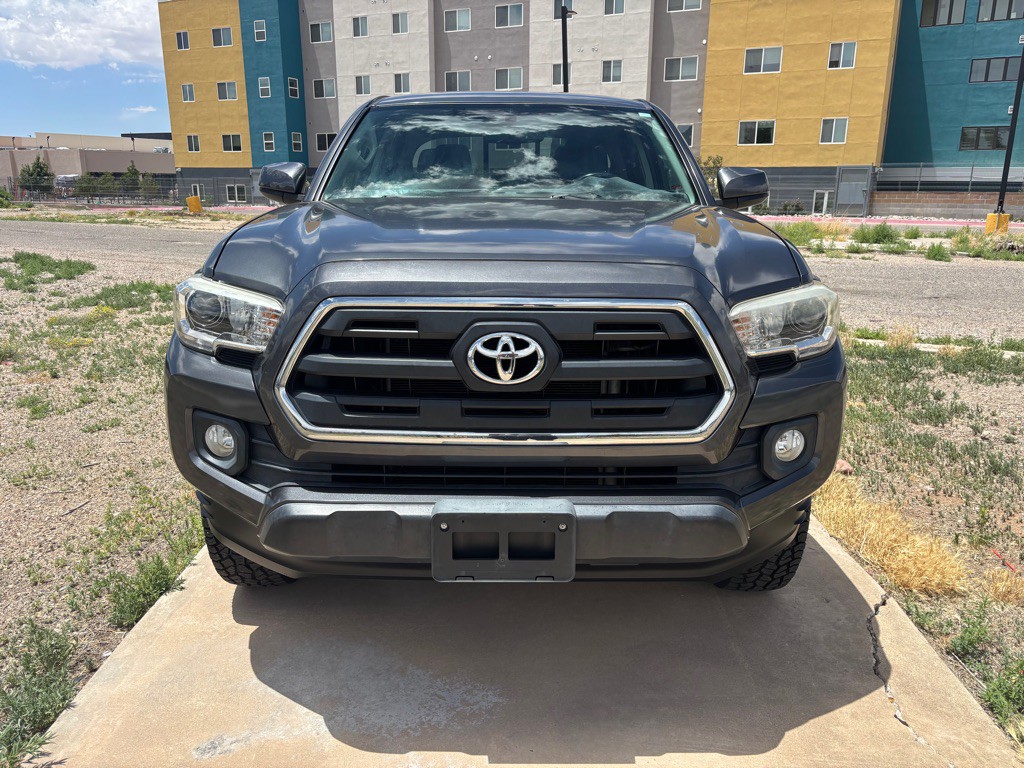 2017 Toyota Tacoma Image 4