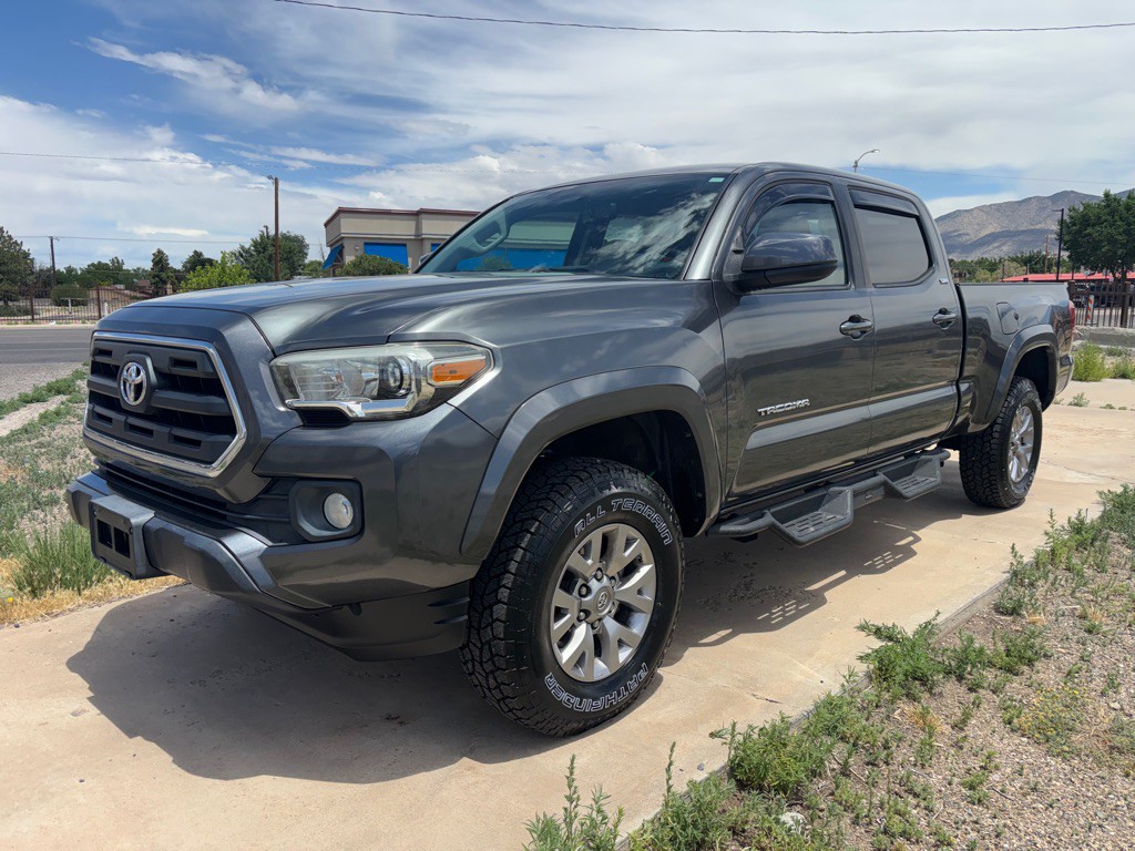 2017 Toyota Tacoma Image 5