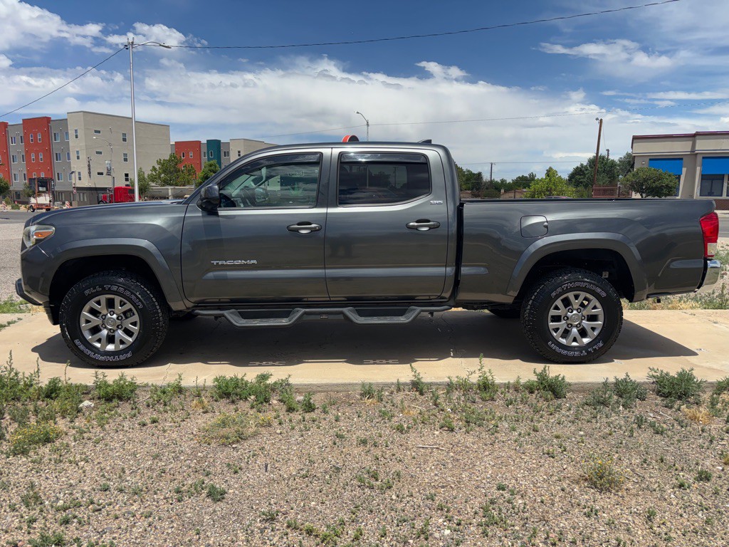 2017 Toyota Tacoma Image 6