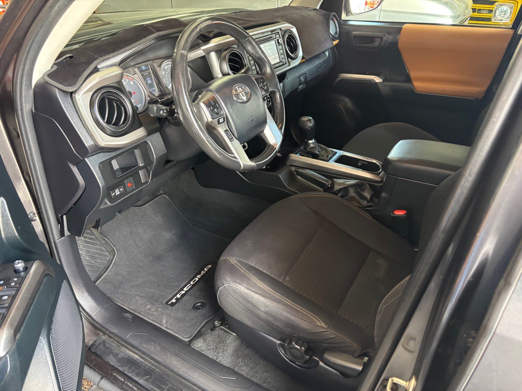 2017 Toyota Tacoma Image 9