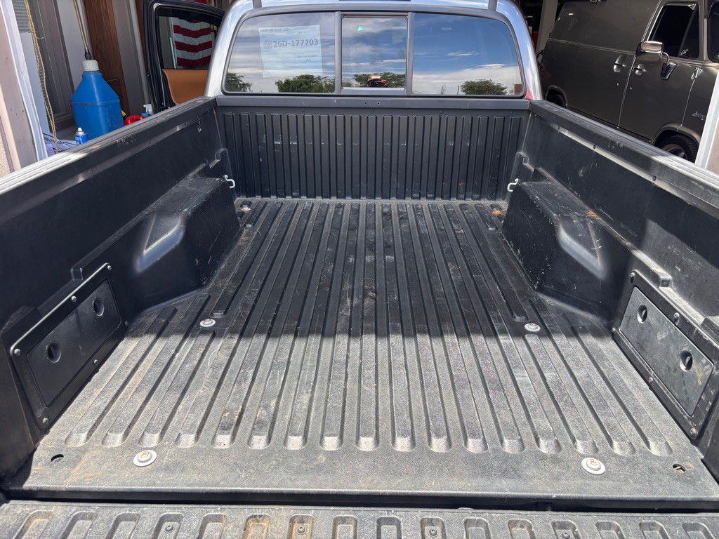 2017 Toyota Tacoma Image 12