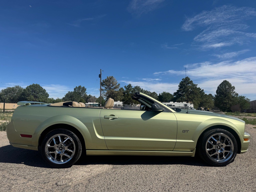 2006 Ford Mustang Image 2