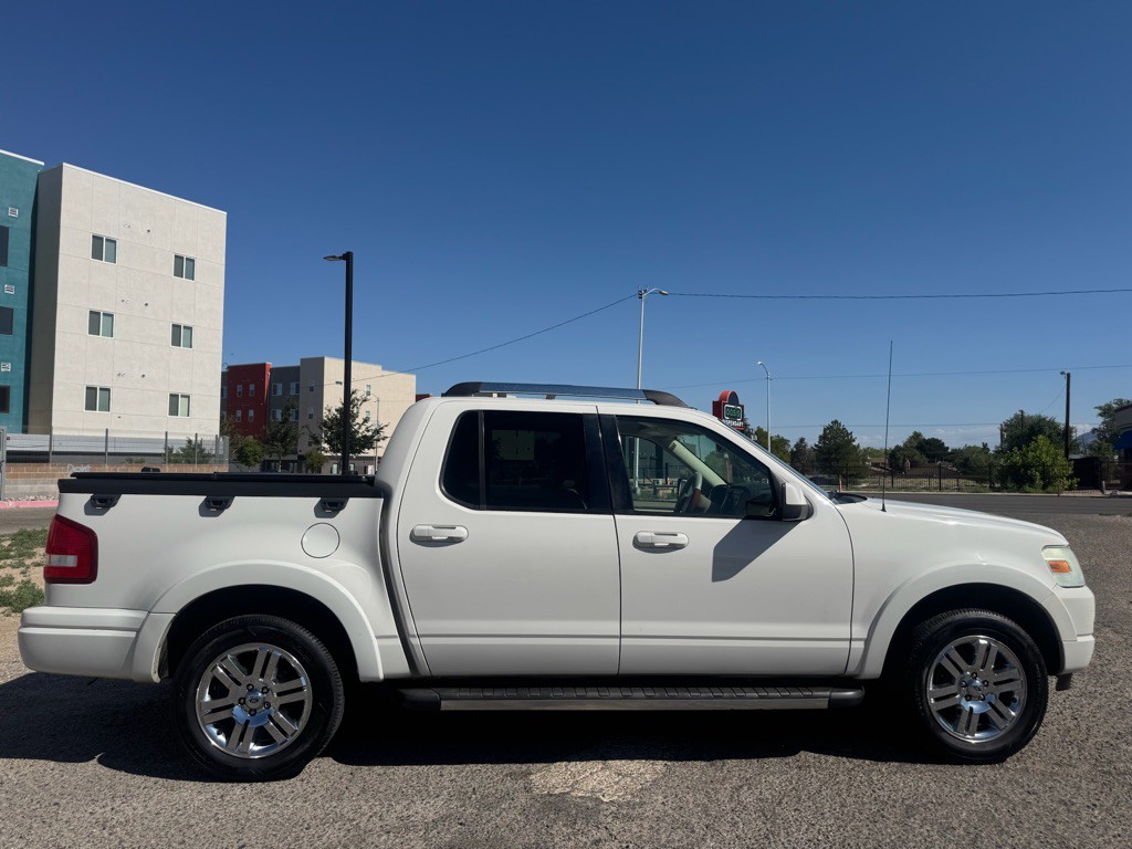 2010 Ford Explorer Image 2