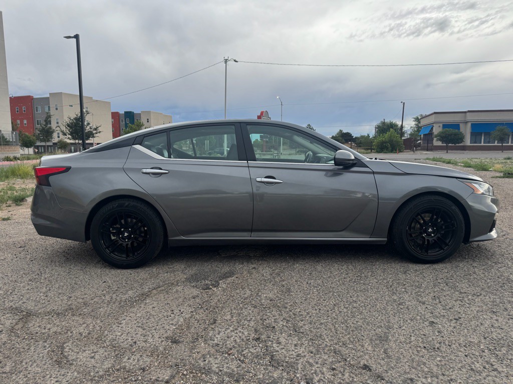 2019 Nissan Altima Image 2