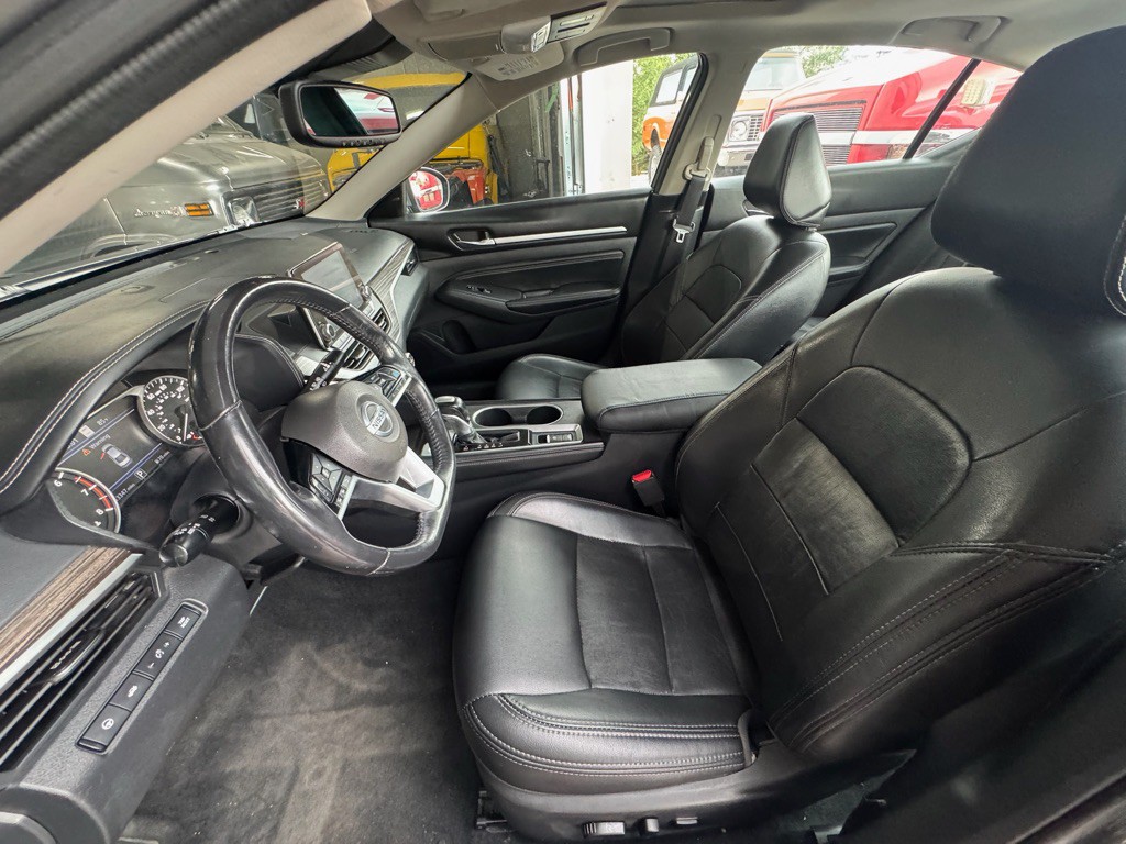2019 Nissan Altima Image 10