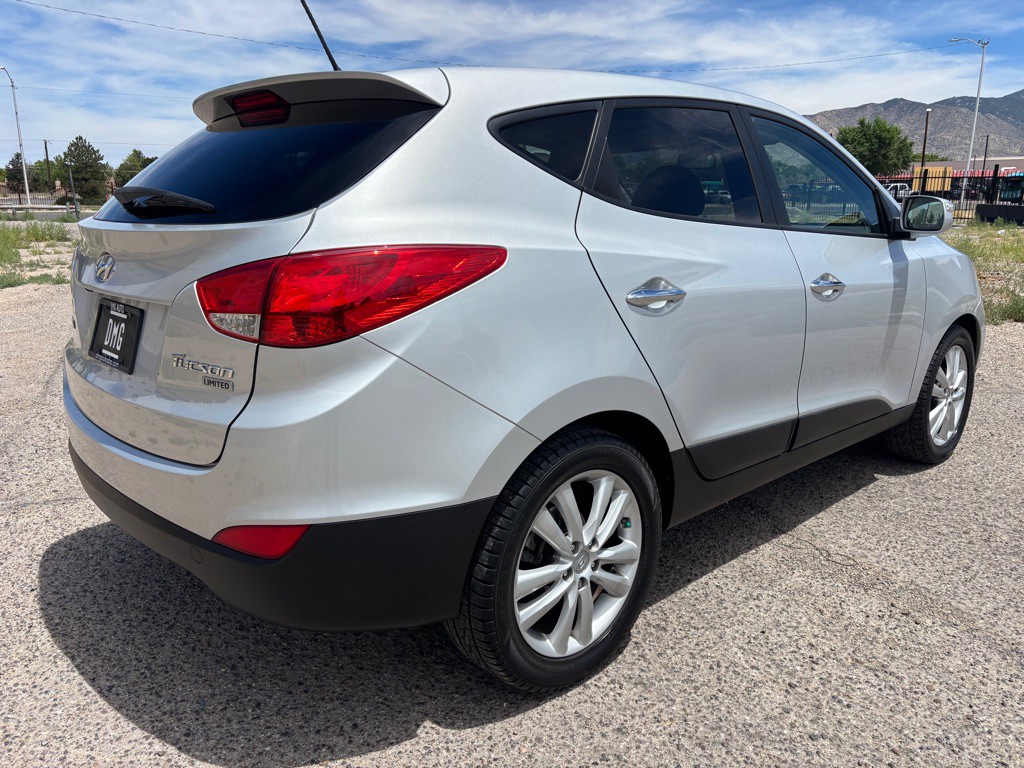 2010 Hyundai Tucson Image 3