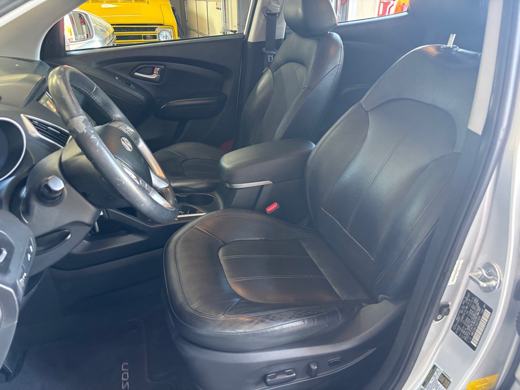 2010 Hyundai Tucson Image 10