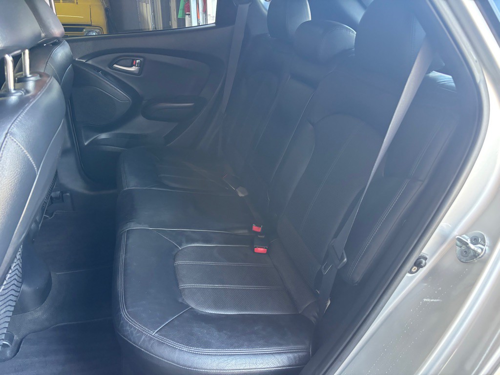 2010 Hyundai Tucson Image 11