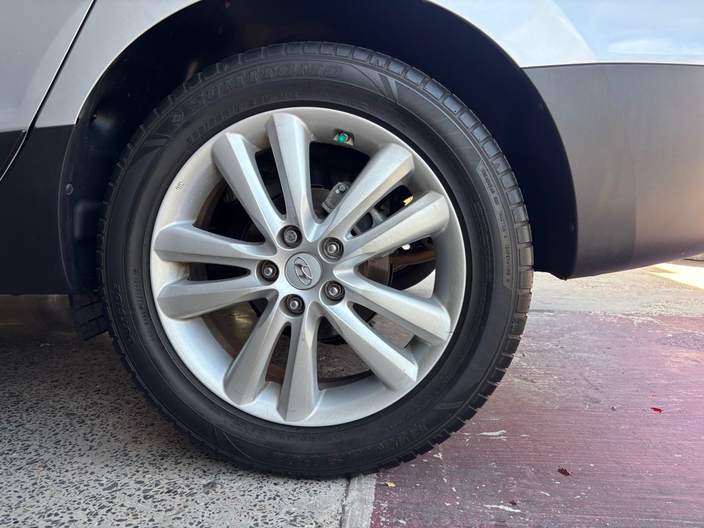 2010 Hyundai Tucson Image 18