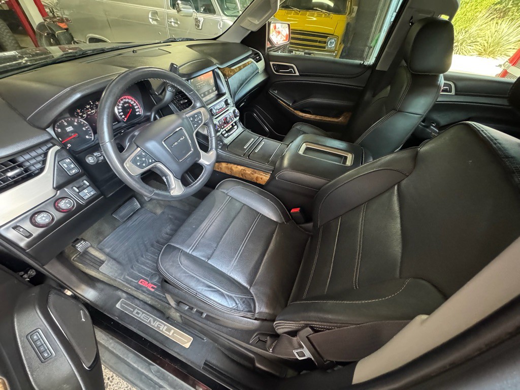 2015 GMC Yukon Image 9