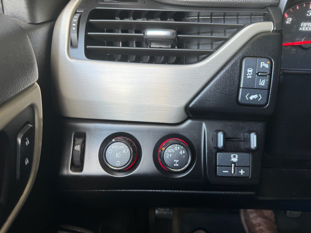 2015 GMC Yukon Image 17