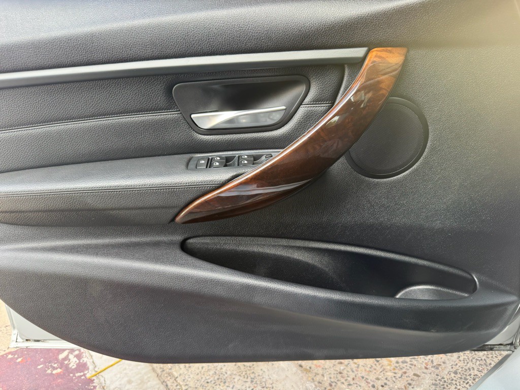2014 BMW 3 Series Image 17