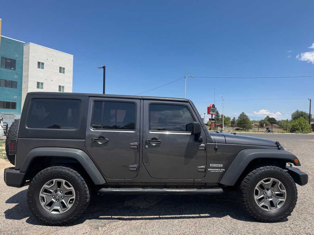 2014 Jeep Wrangler Unlimited Image 2